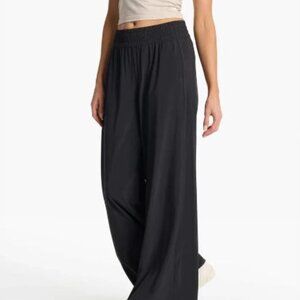 Vuori Villa Wide Leg Pants S Black Short 25-26" Inseam